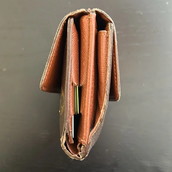 Louis Vuitton Wallet - Picture 7 of 11